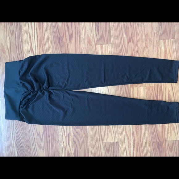 Black Butt Scrunch leggings - Picture 1 of 3